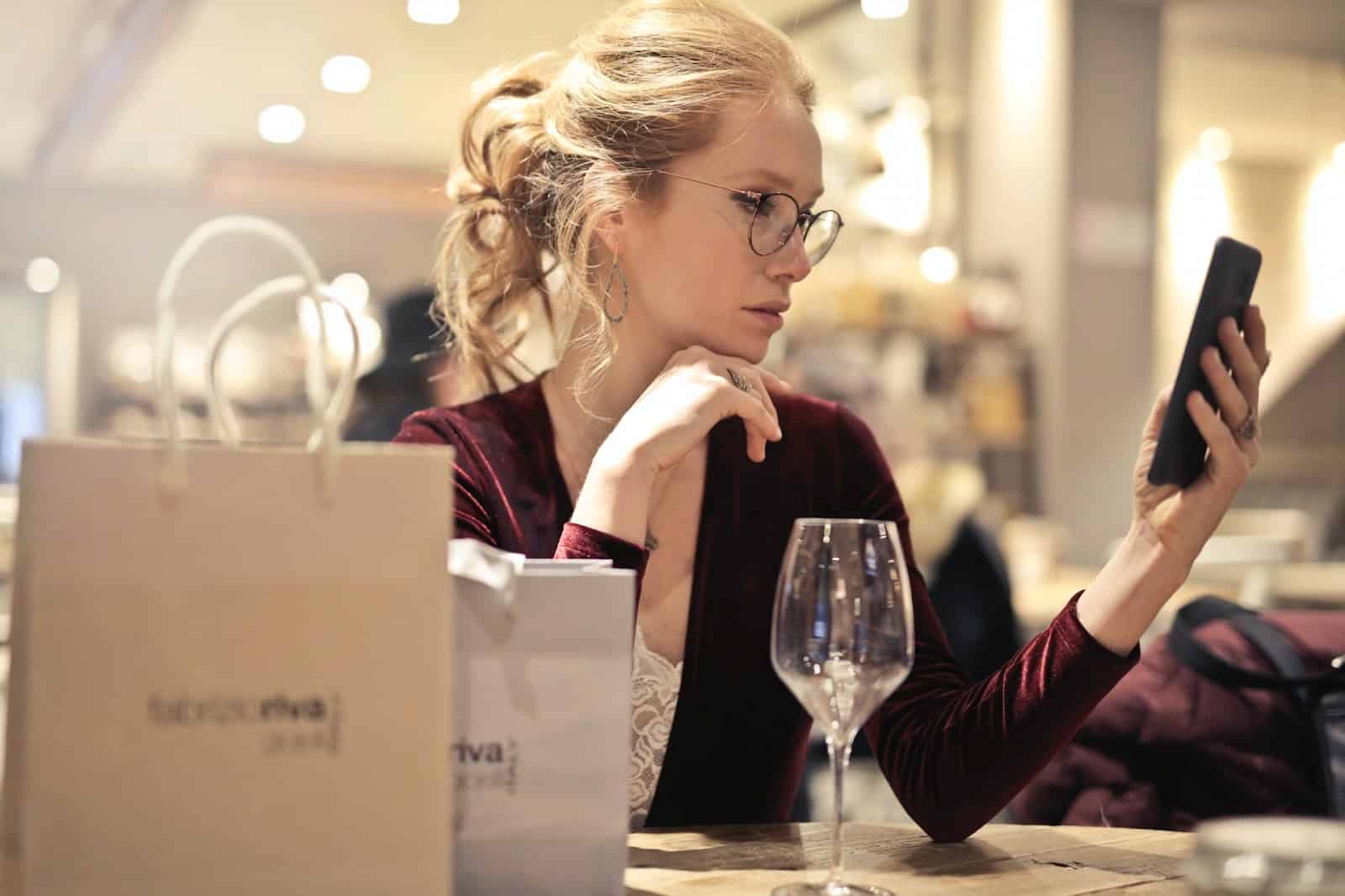 Why Entrepreneurs Need Help with Building a Mobile Shopping Site